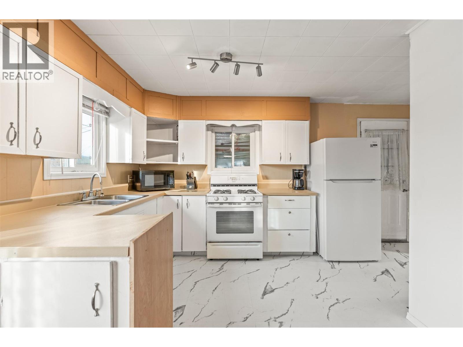 5714 Ponderosa Road, Falkland