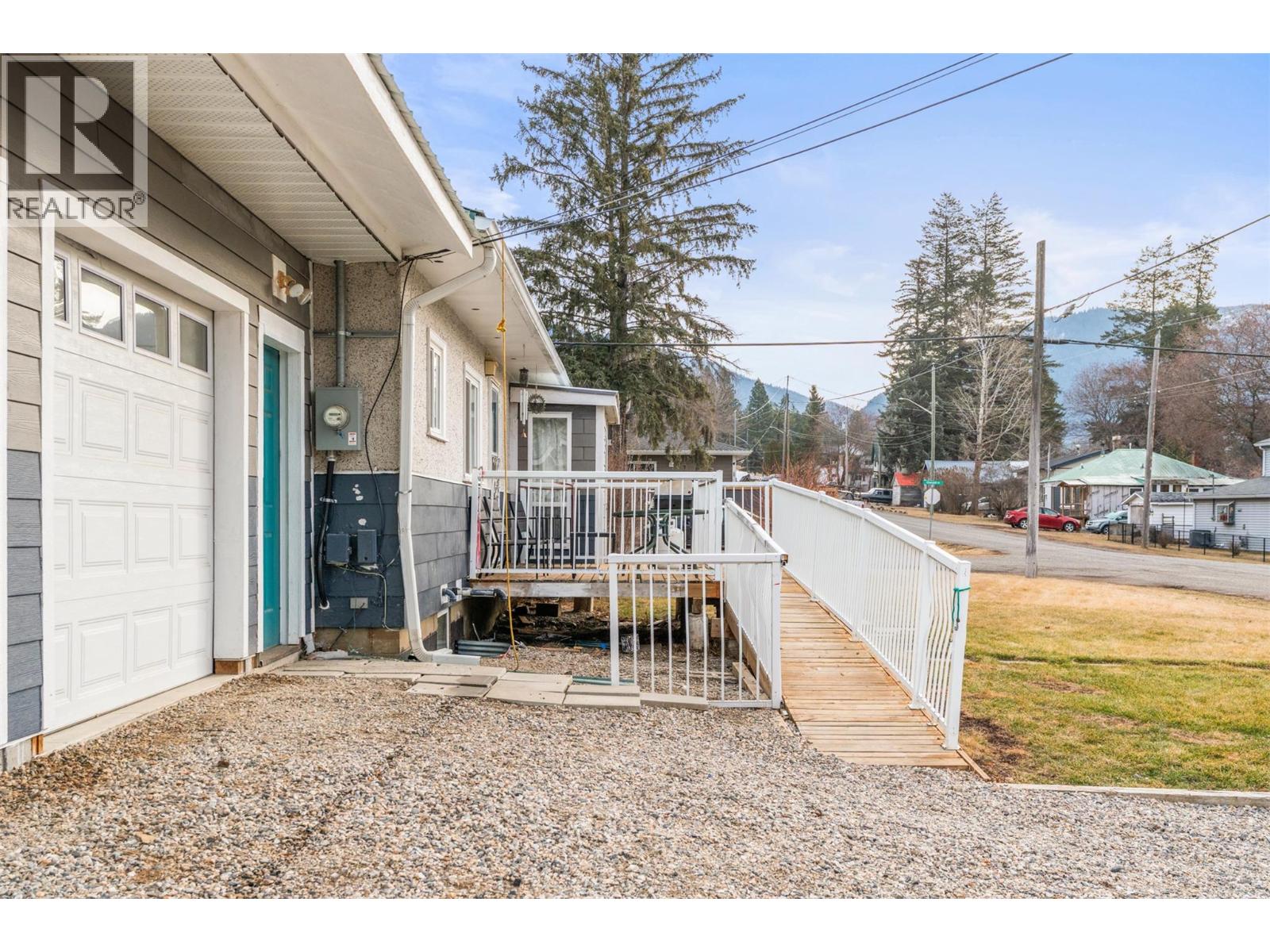 5714 Ponderosa Road, Falkland