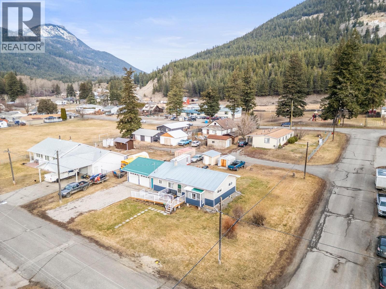 5714 Ponderosa Road, Falkland