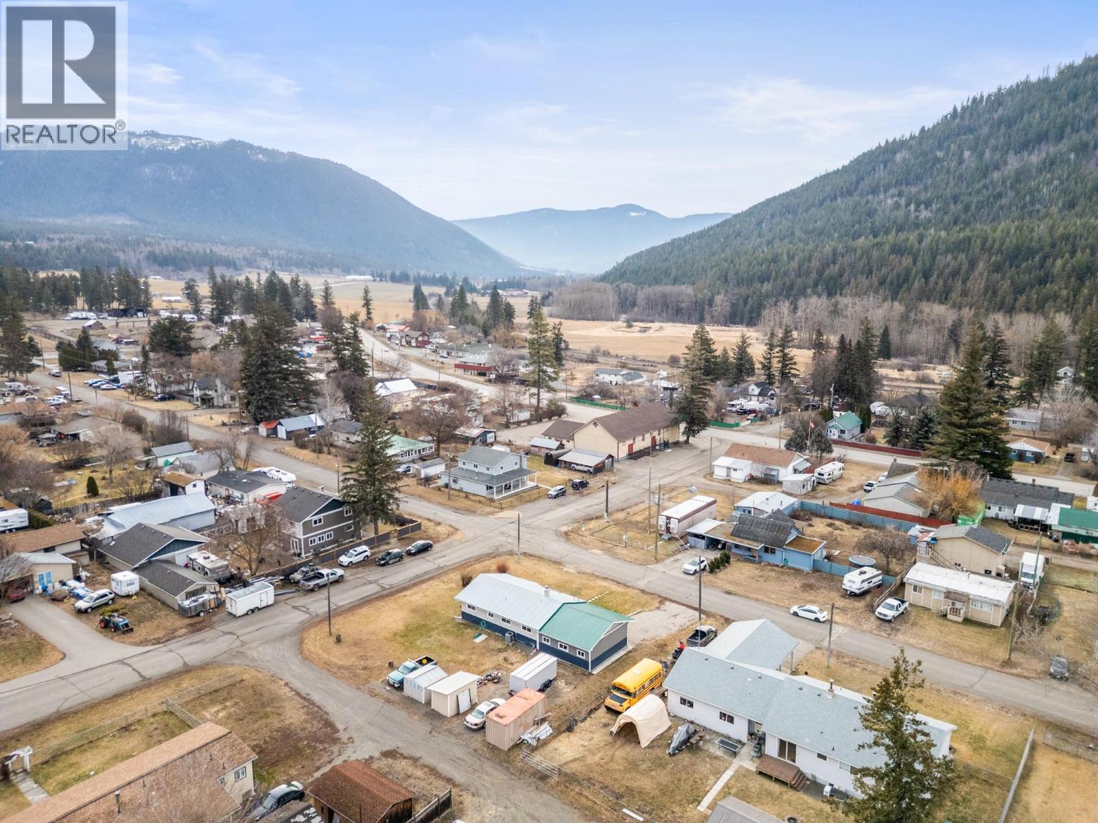 5714 Ponderosa Road, Falkland