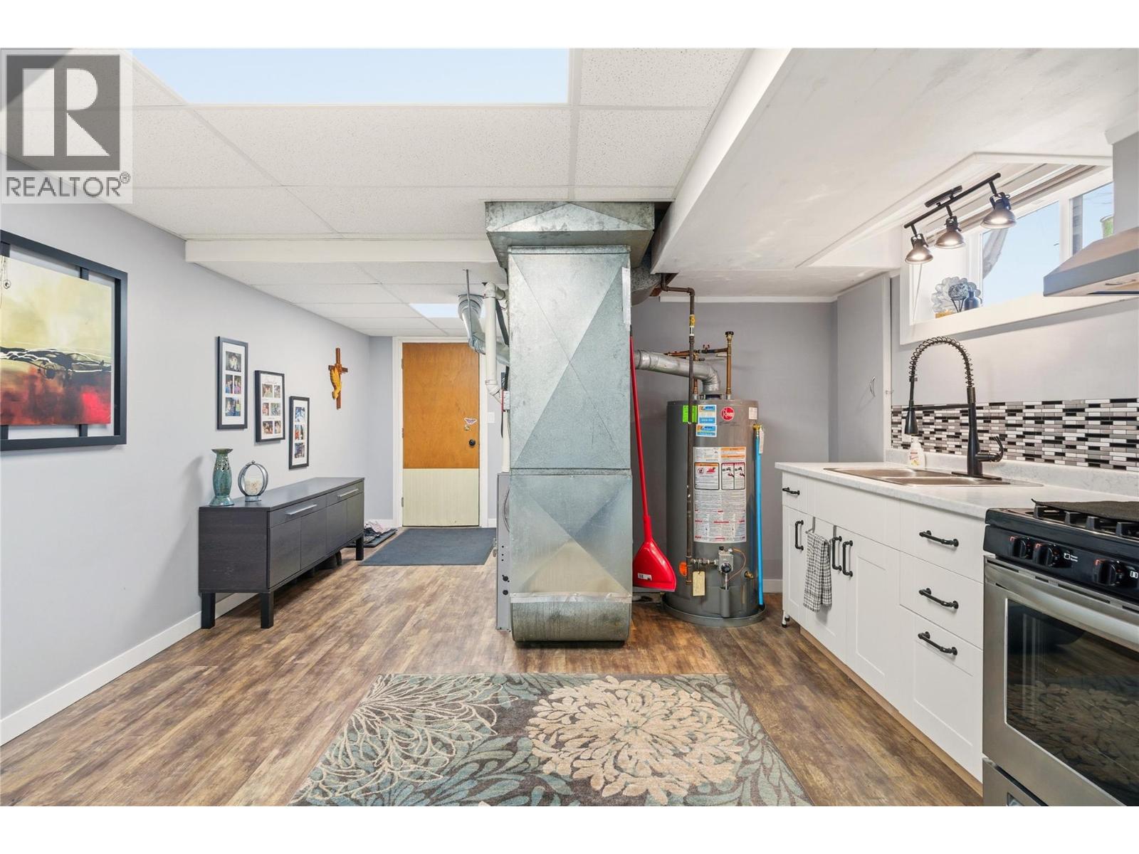 1497 Lombardy Square, Kelowna