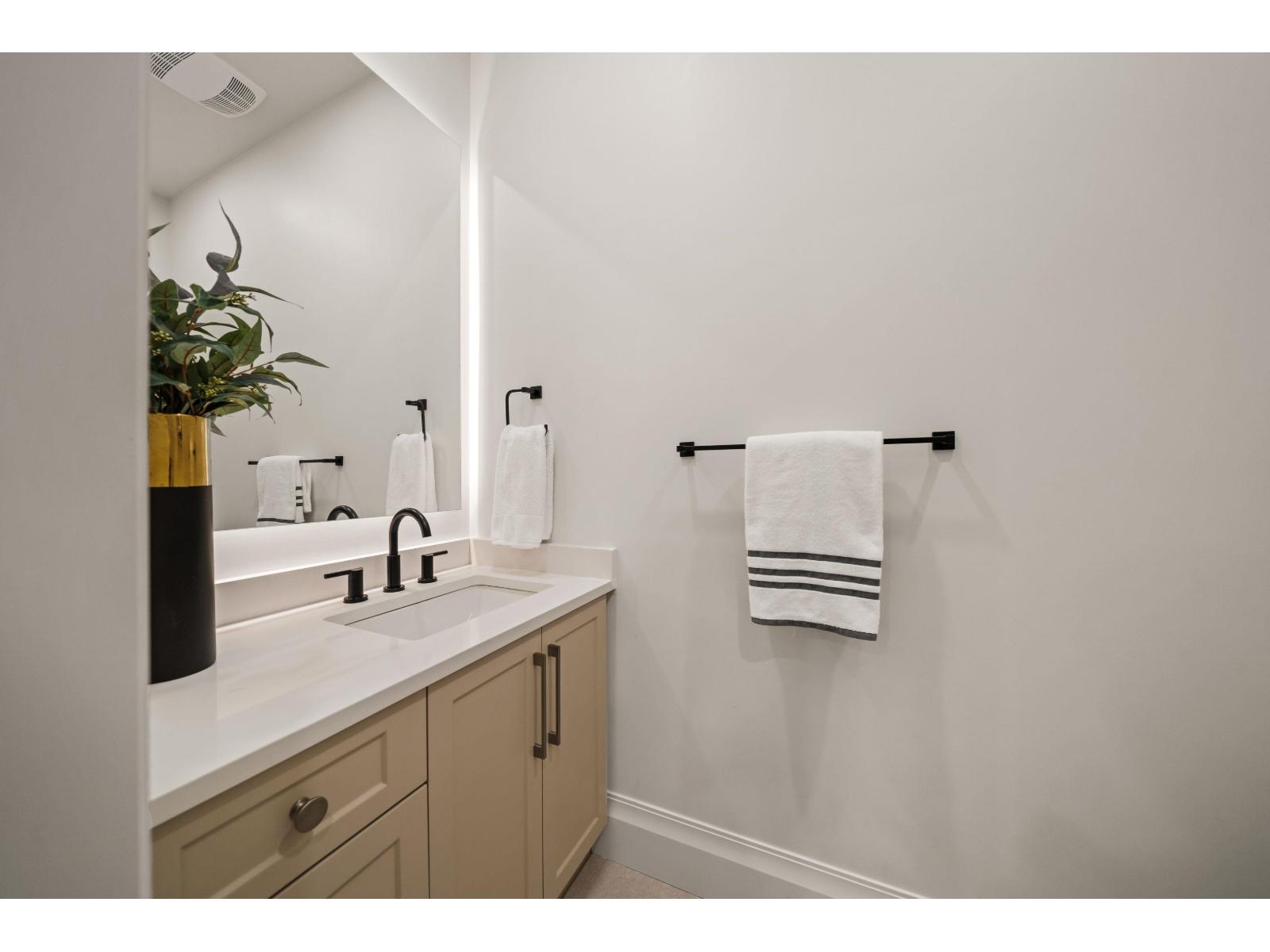 102 18171 59 AVENUE, Surrey