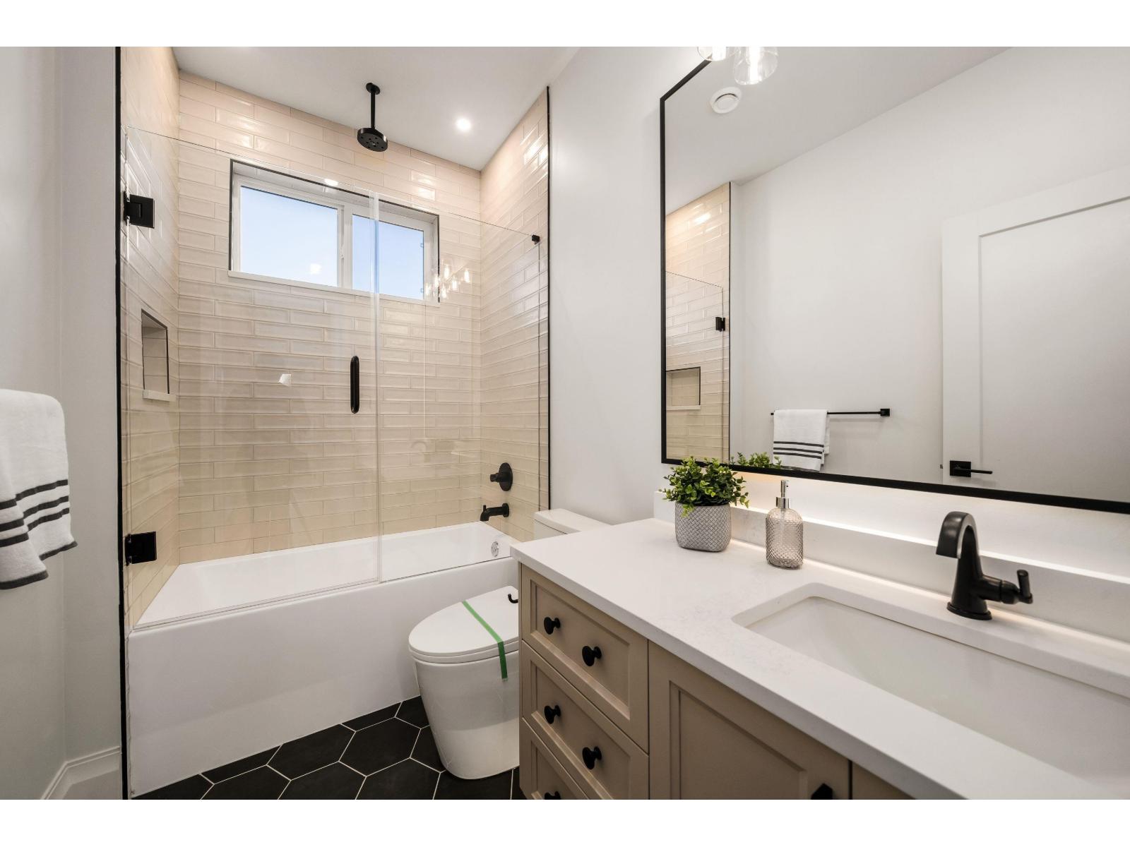 102 18171 59 AVENUE, Surrey