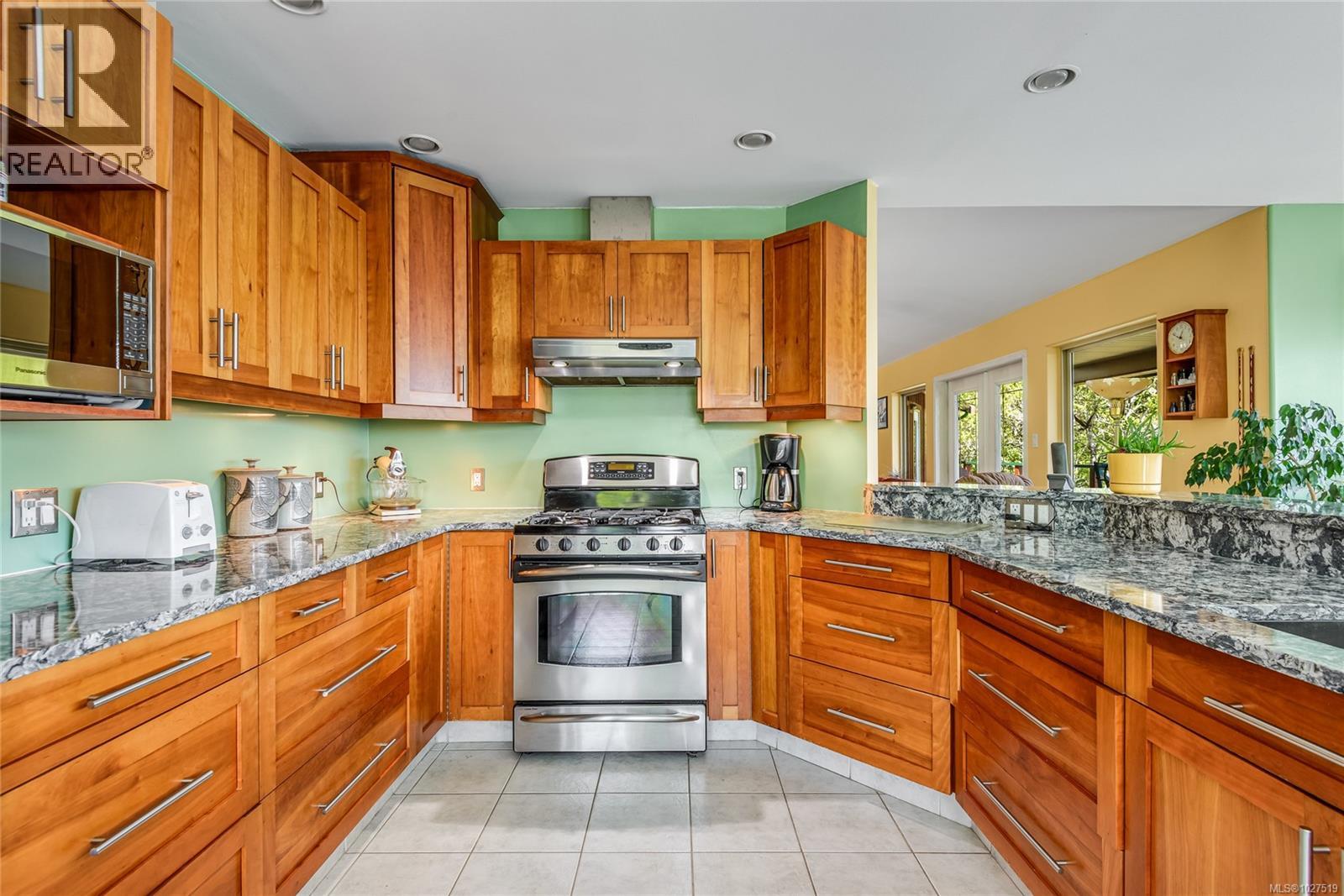 23 Sayward Rd - 16