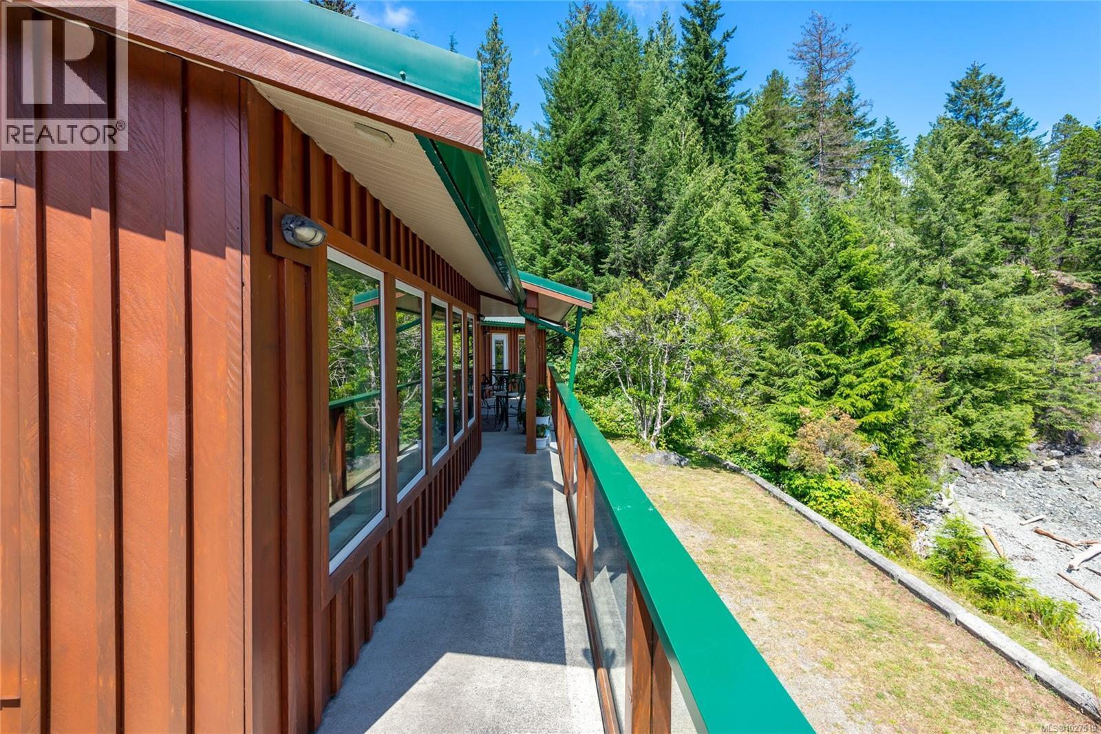 23 Sayward Rd - 74