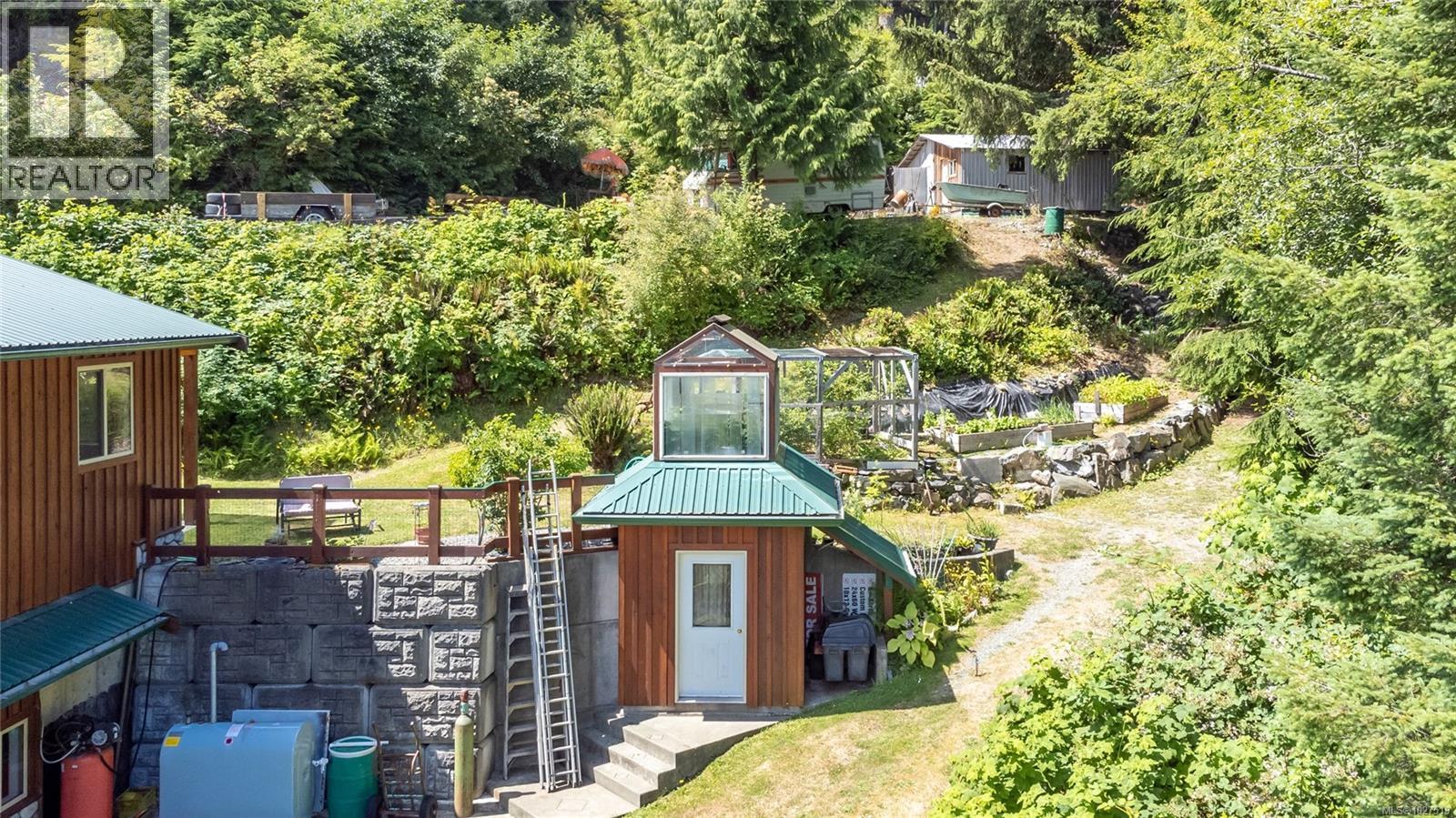 23 Sayward Rd - 82