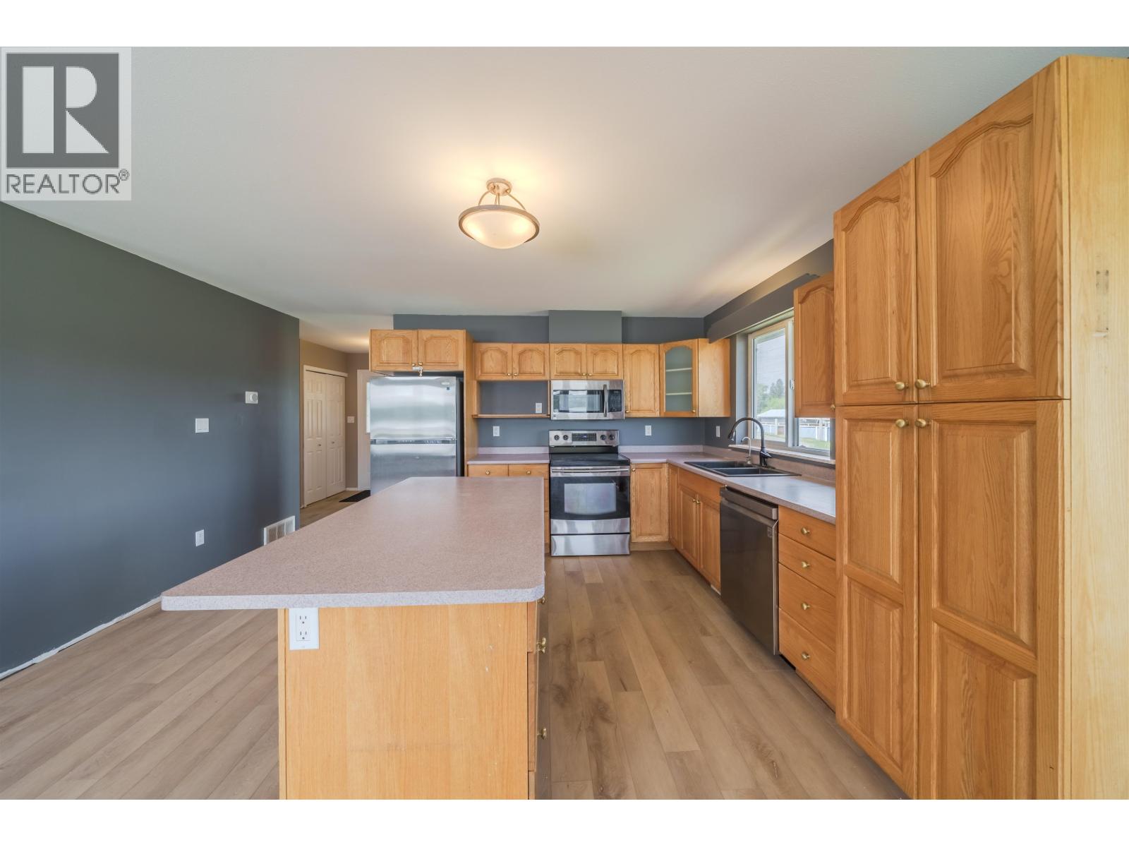 5526 LAKESIDE COURT - 6