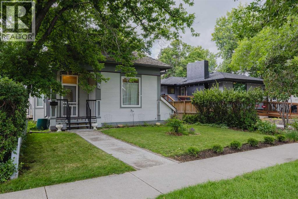 15 Elma Street W - Photo 2 of 33, Okotoks, Alberta