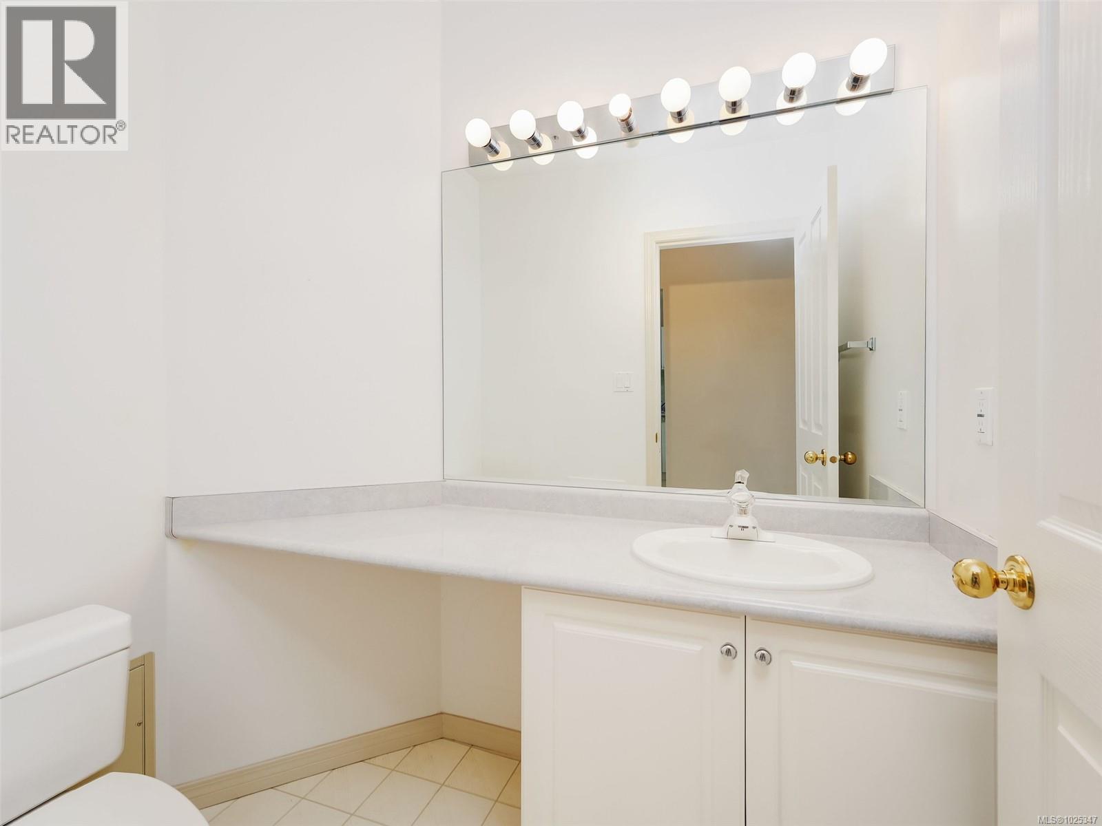 505 5110 Cordova Bay Road, Saanich