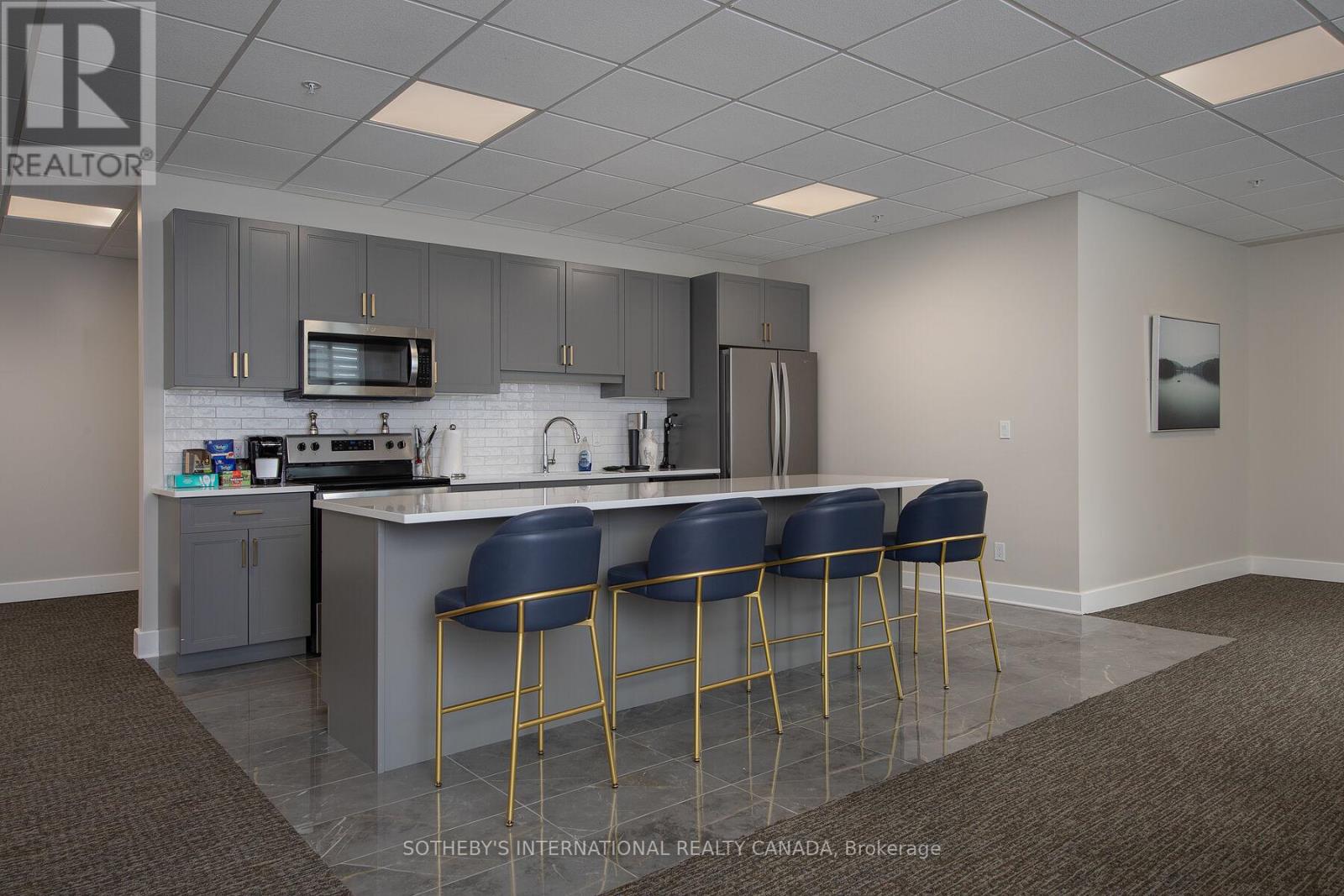 221 - 129B SOUTH STREET — photo 24
