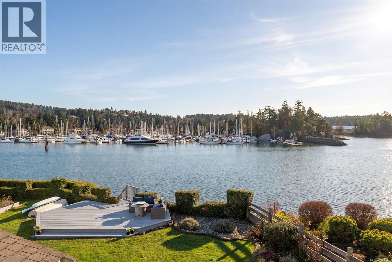  10680 Blue Heron Road, North Saanich