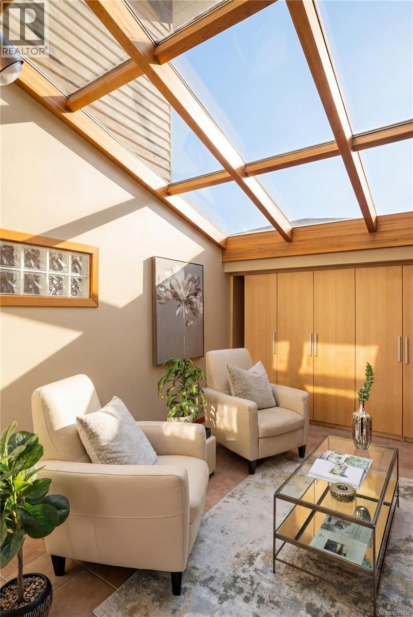  10680 Blue Heron Road, North Saanich