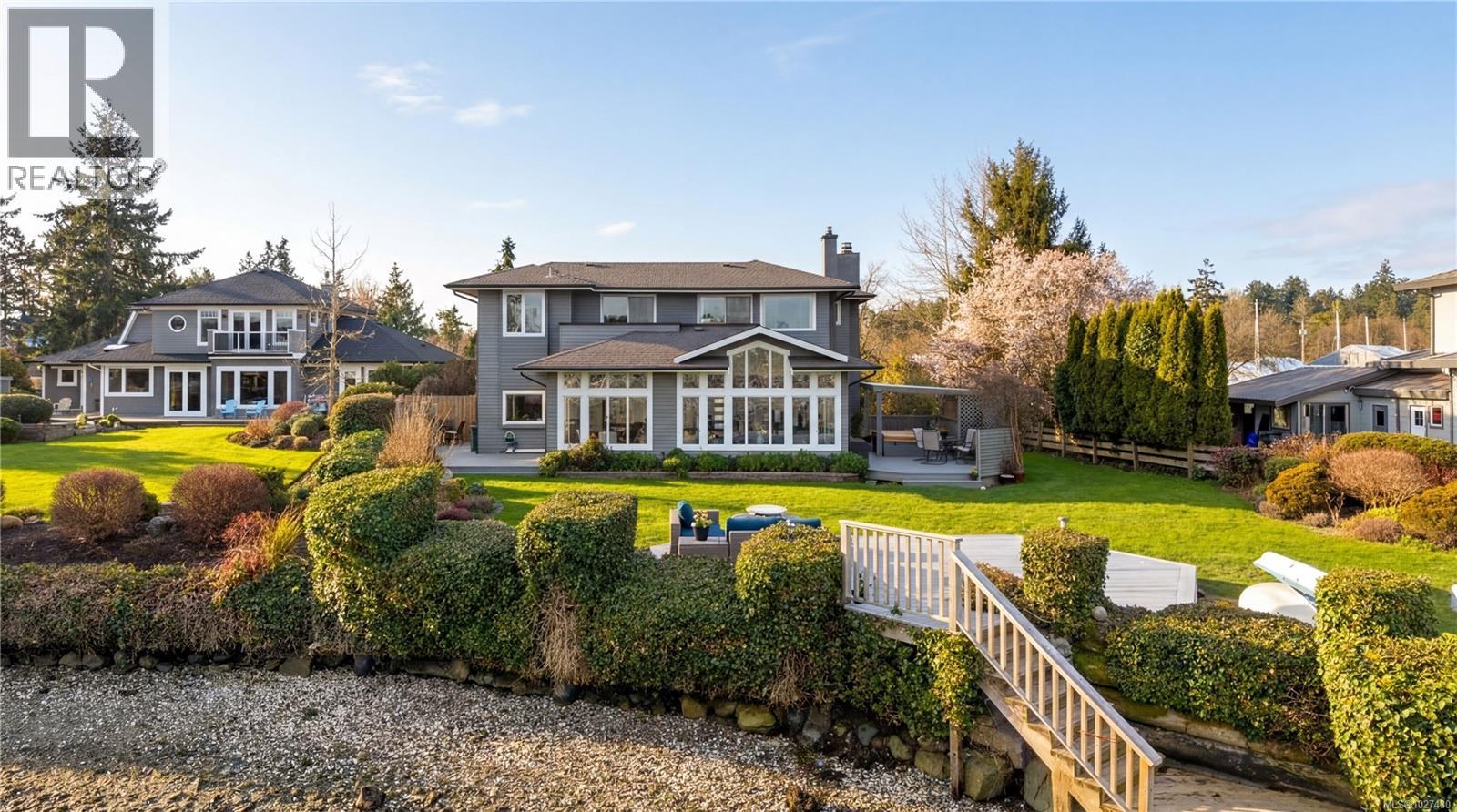  10680 Blue Heron Road, North Saanich