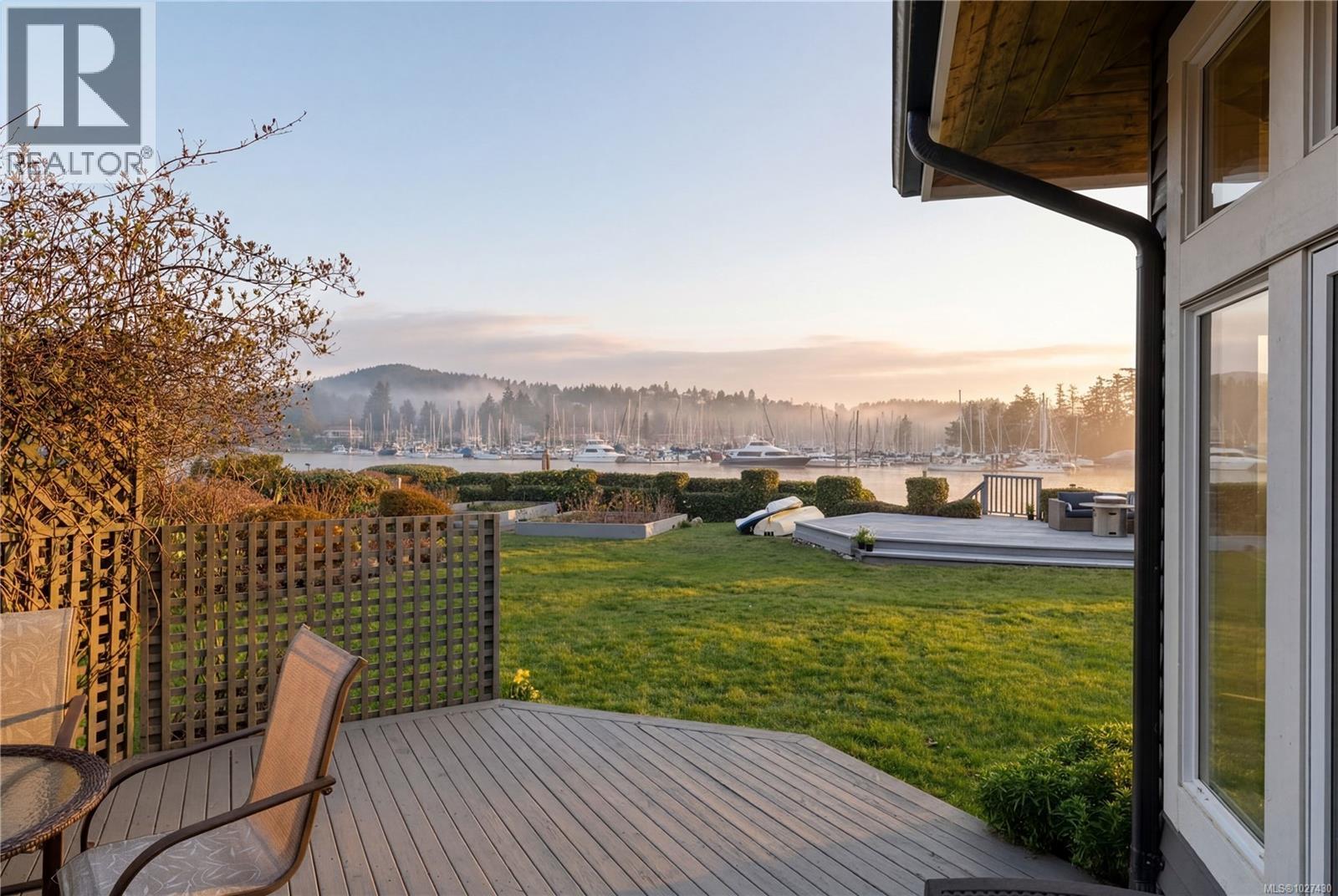  10680 Blue Heron Road, North Saanich