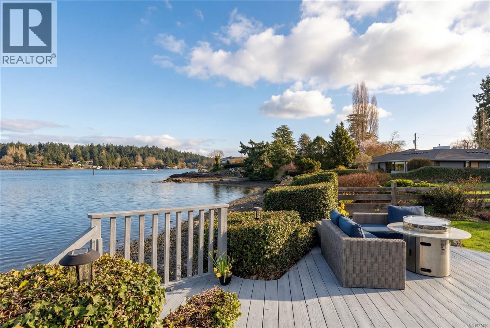  10680 Blue Heron Road, North Saanich