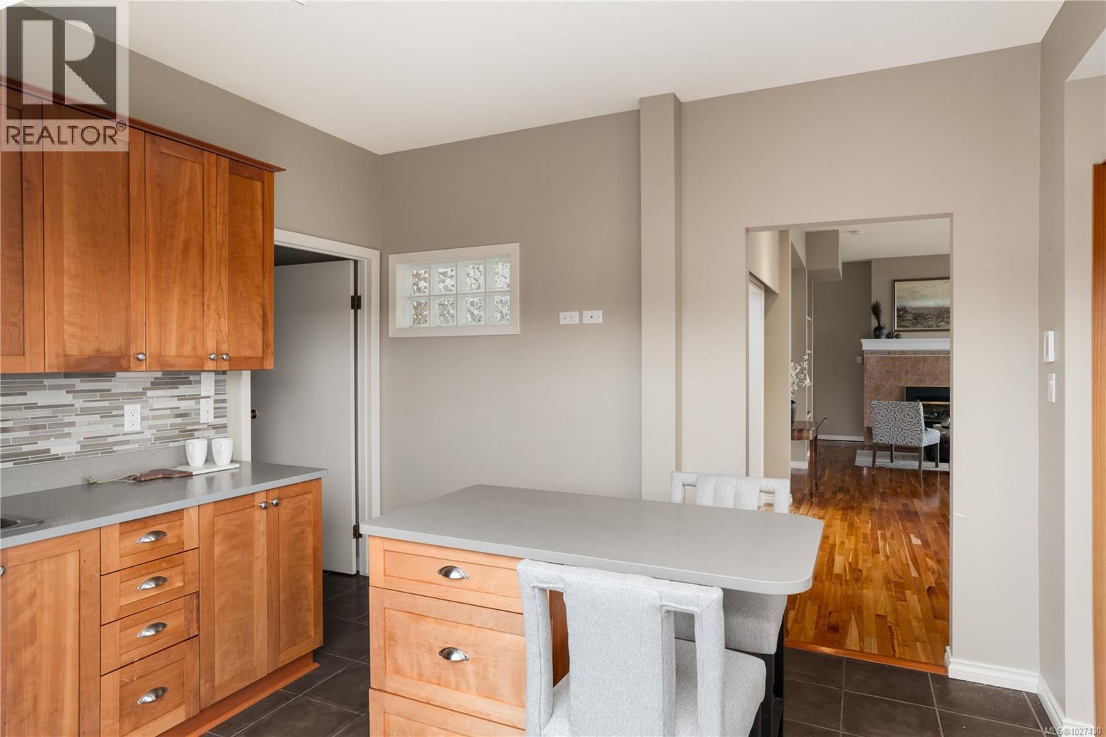  10680 Blue Heron Road, North Saanich