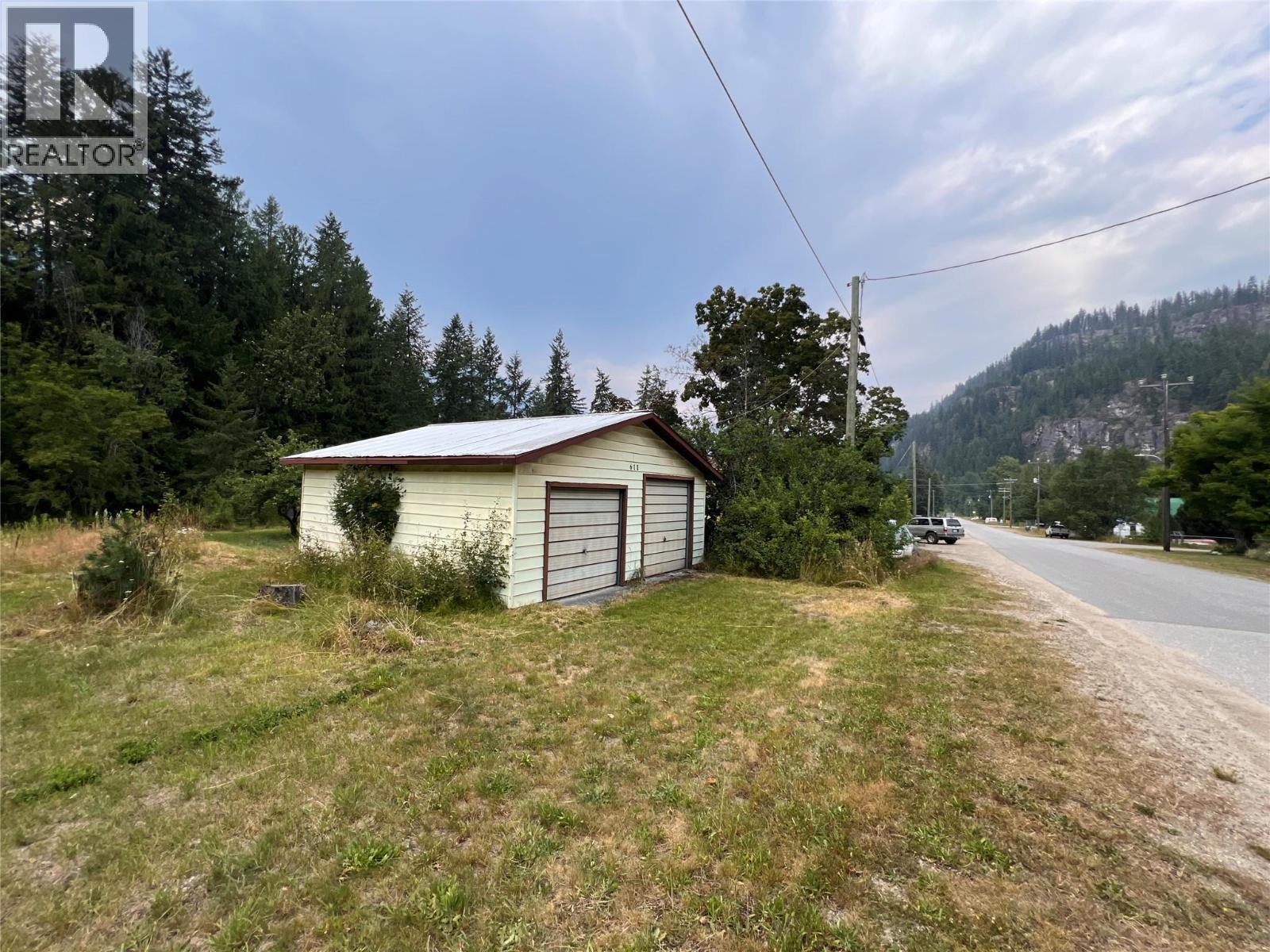 611 Slocan Street, Slocan