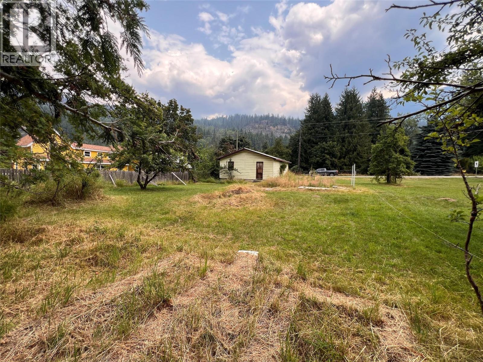 611 Slocan Street, Slocan