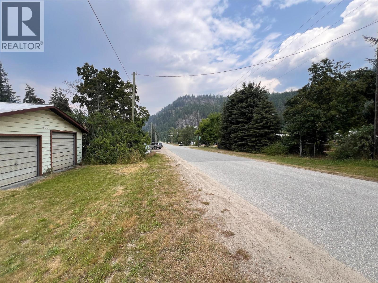 611 Slocan Street, Slocan