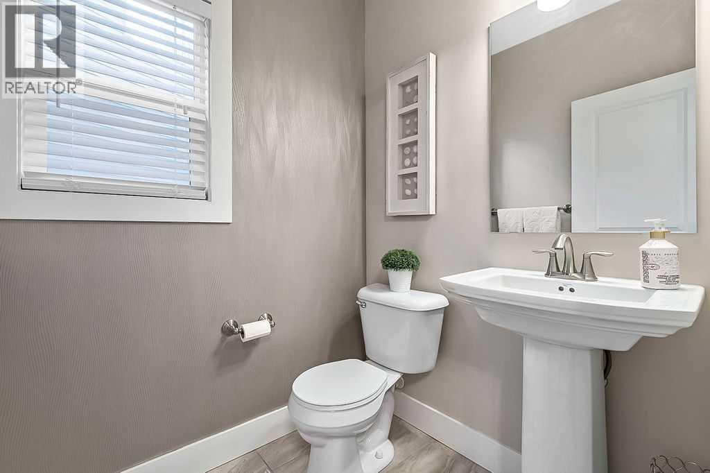 
          112 Kinniburgh Close
            <br/>
            <span>Chestermere</span>
            , 
            <span>AB</span>
             <span>T1X0R8</span>
         - Photo 10