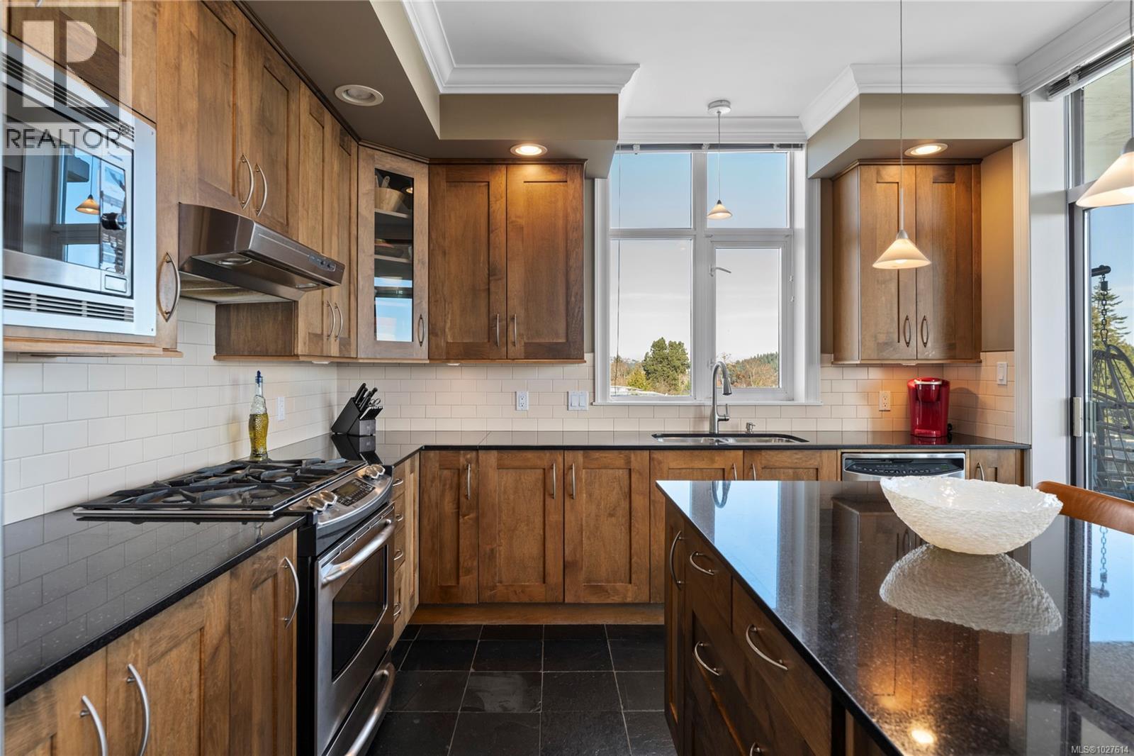 401 225 Rosehill St, Nanaimo