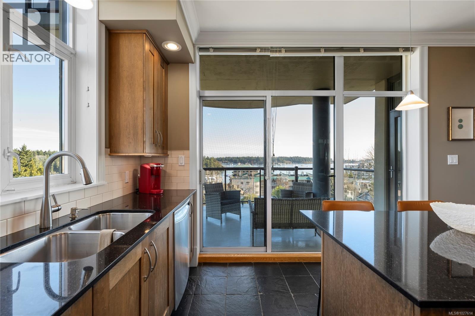 401 225 Rosehill St, Nanaimo