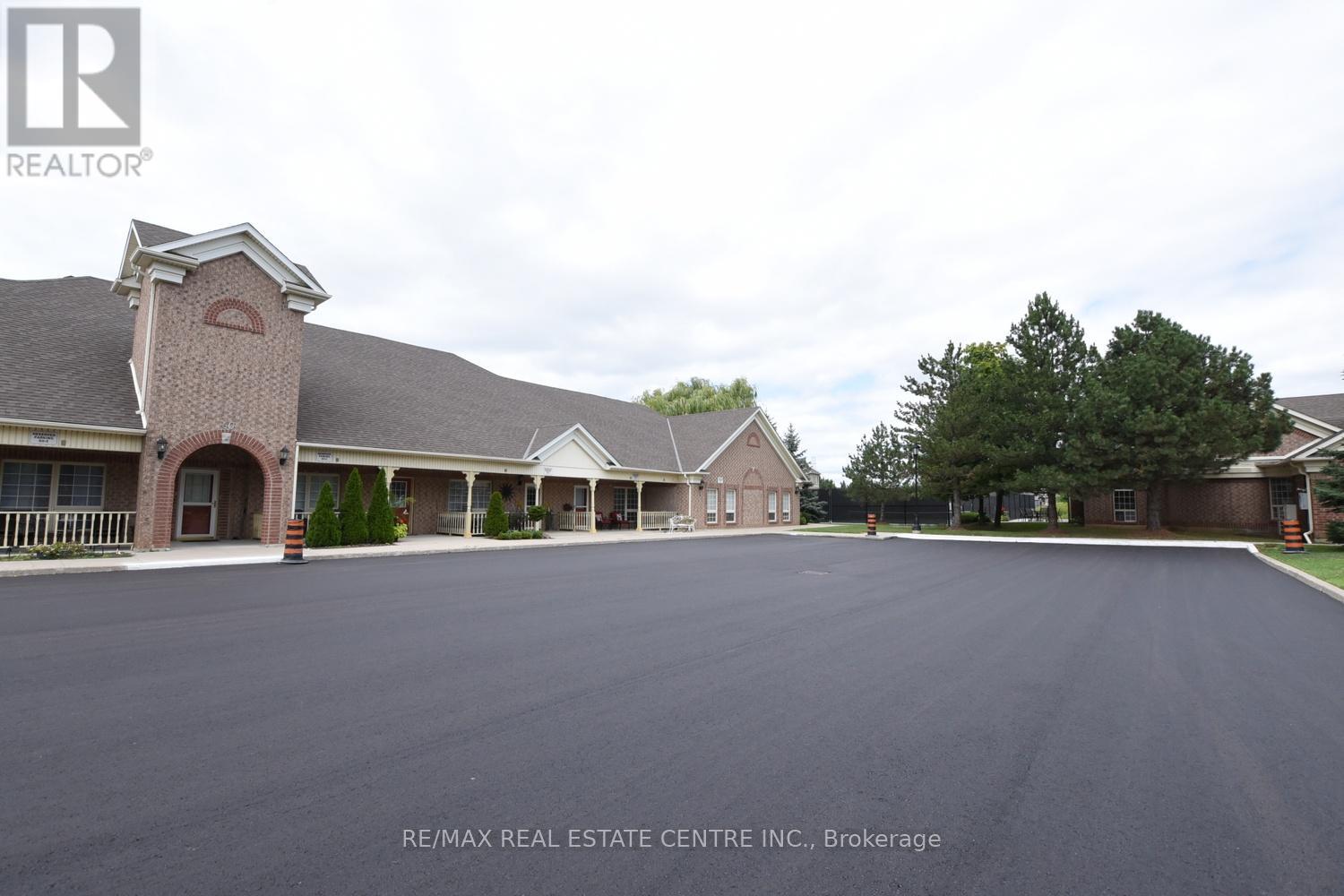 2 - 60 NATALIA AVENUE - Photo 2 of 36, Hamilton (Mount Hope), Ontario