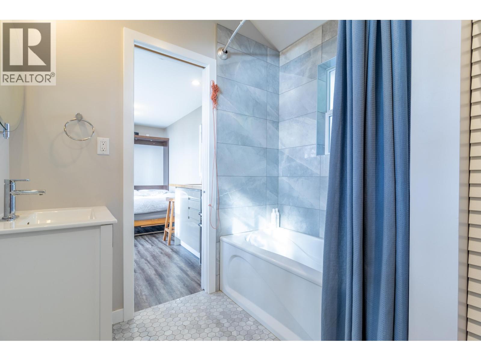 27113 SCHOONER WAY, Pender Island