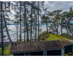 27113 Schooner Way, Pender Island, BC V0N2M2 Photo 11