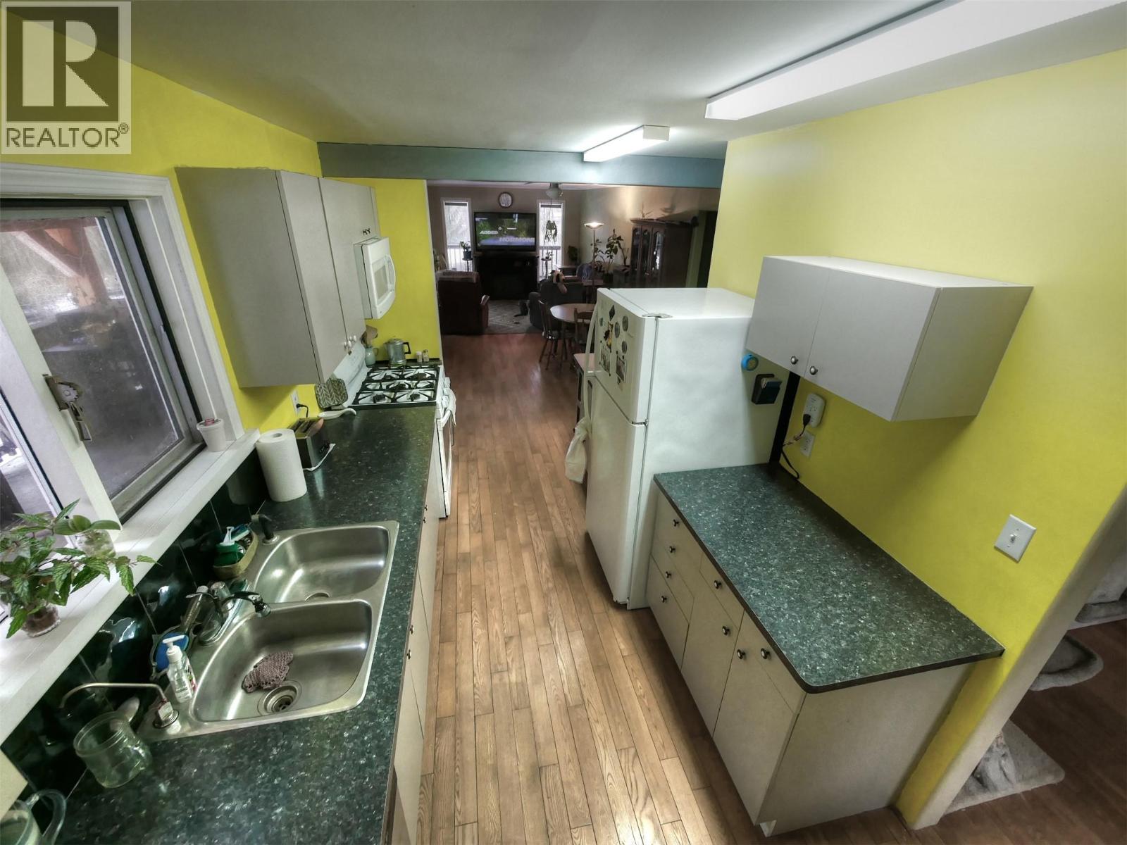 120 Burton Cross Road, Burton