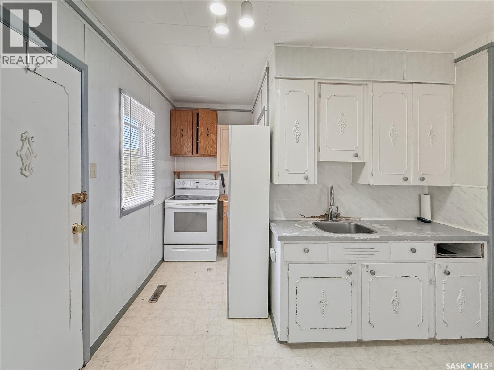 96 10th AVENUE NE - 3