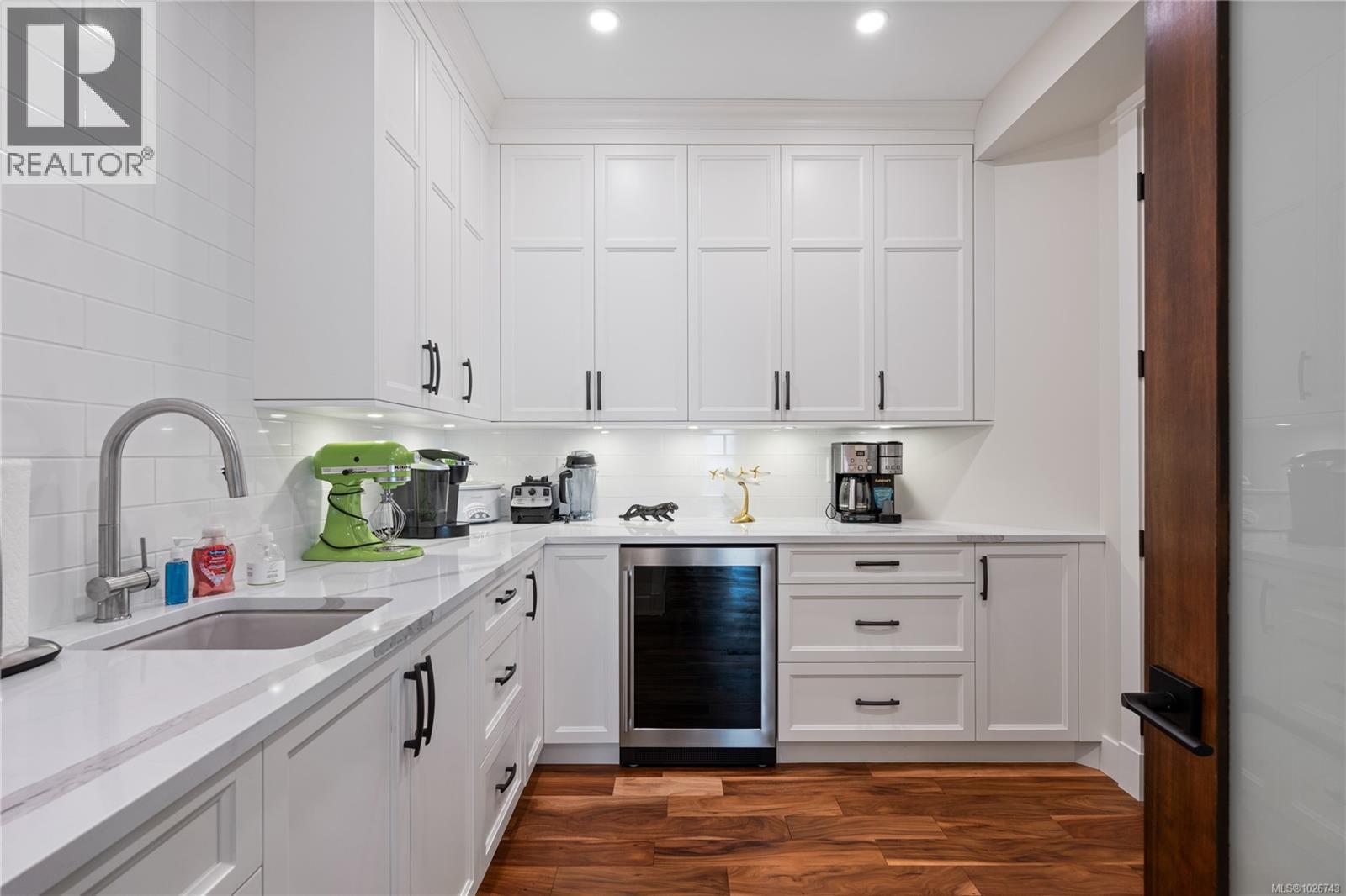1745 Warn Way - 17