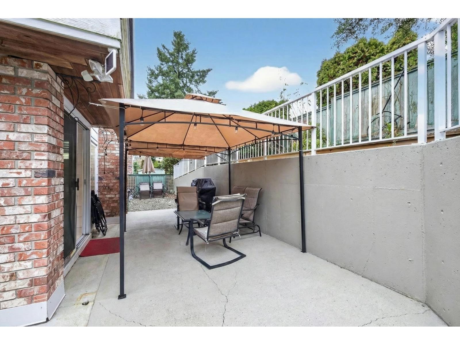 104 1390 MARTIN STREET, White Rock