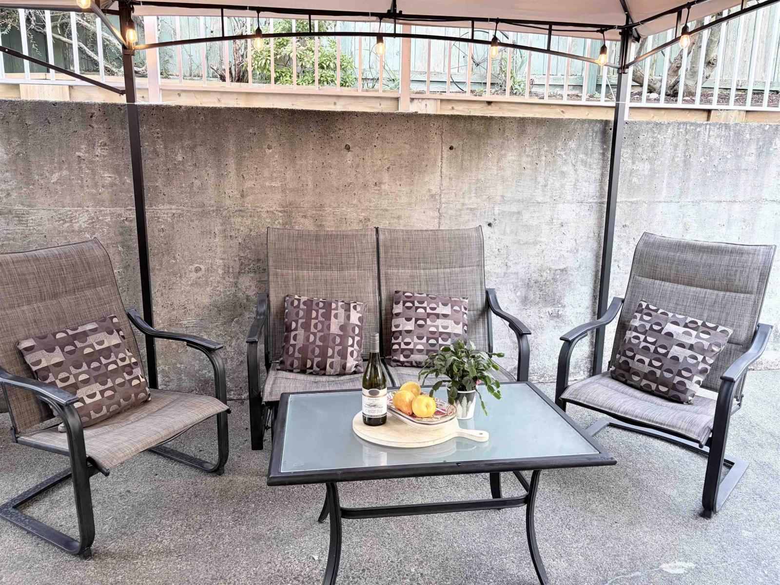 104 1390 MARTIN STREET, White Rock