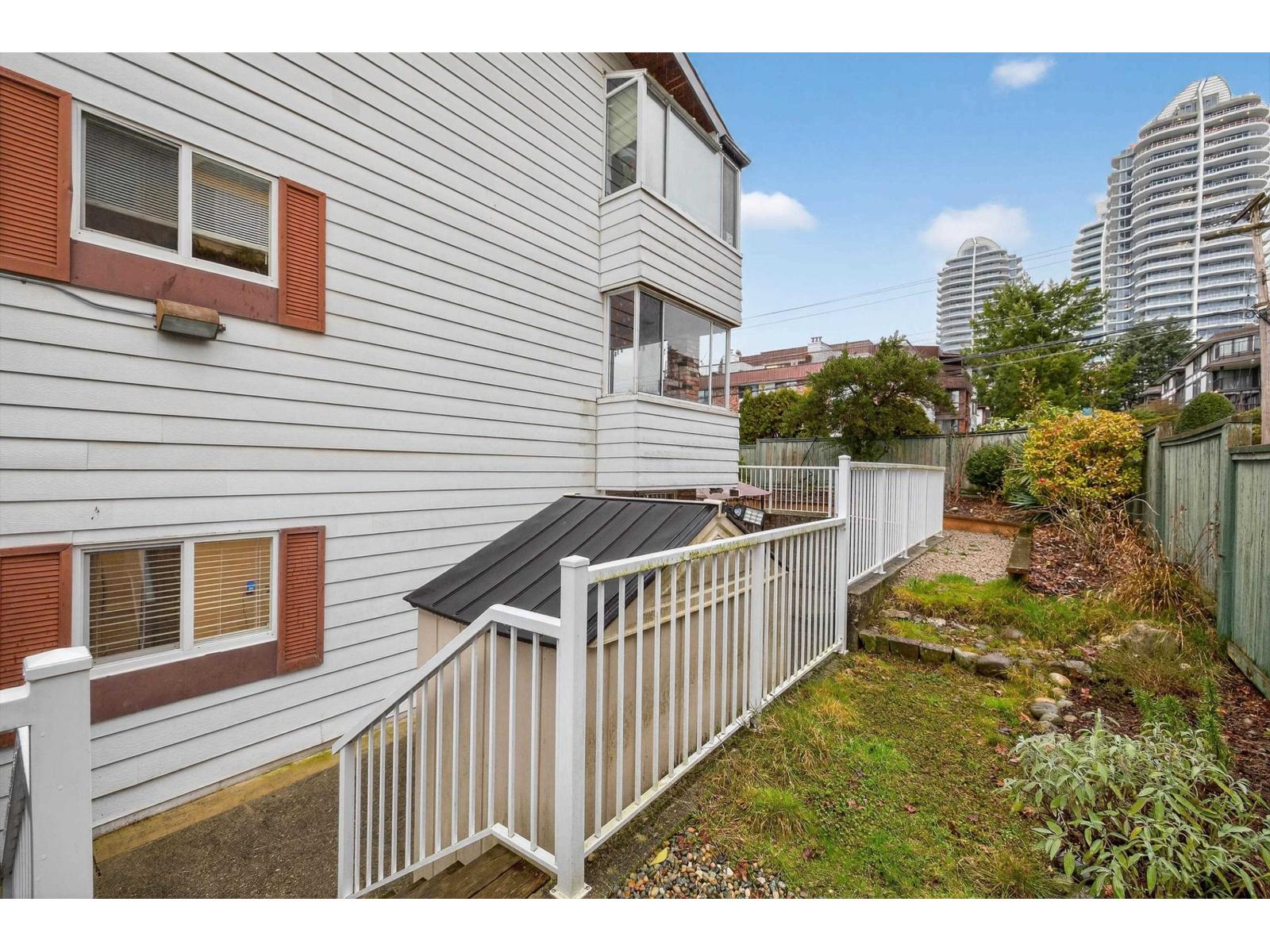 104 1390 MARTIN STREET, White Rock