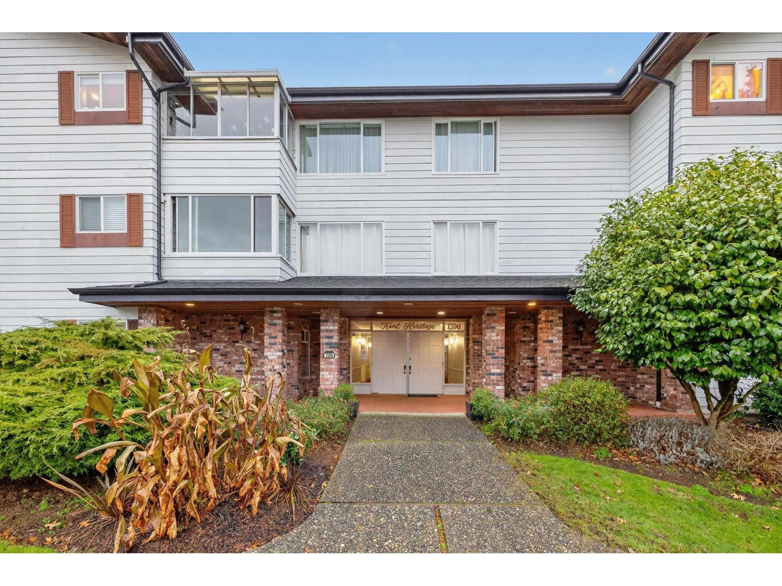 104 1390 MARTIN STREET, White Rock