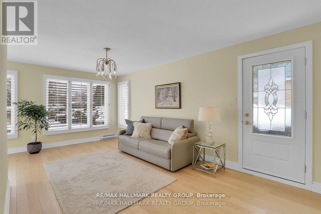 1712 PLAYFAIR DRIVE - 22