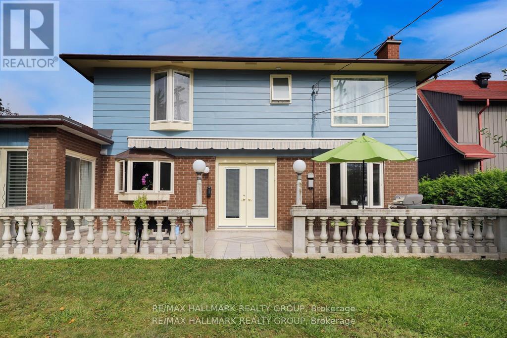 1712 PLAYFAIR DRIVE - 35