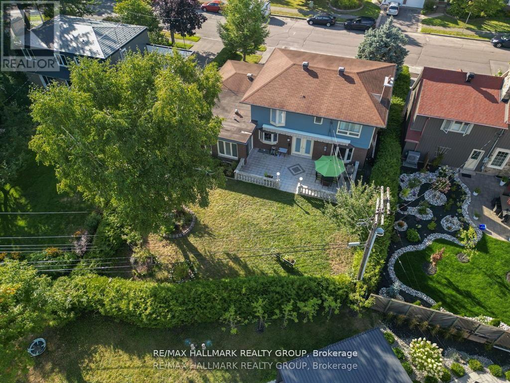 1712 PLAYFAIR DRIVE - 40