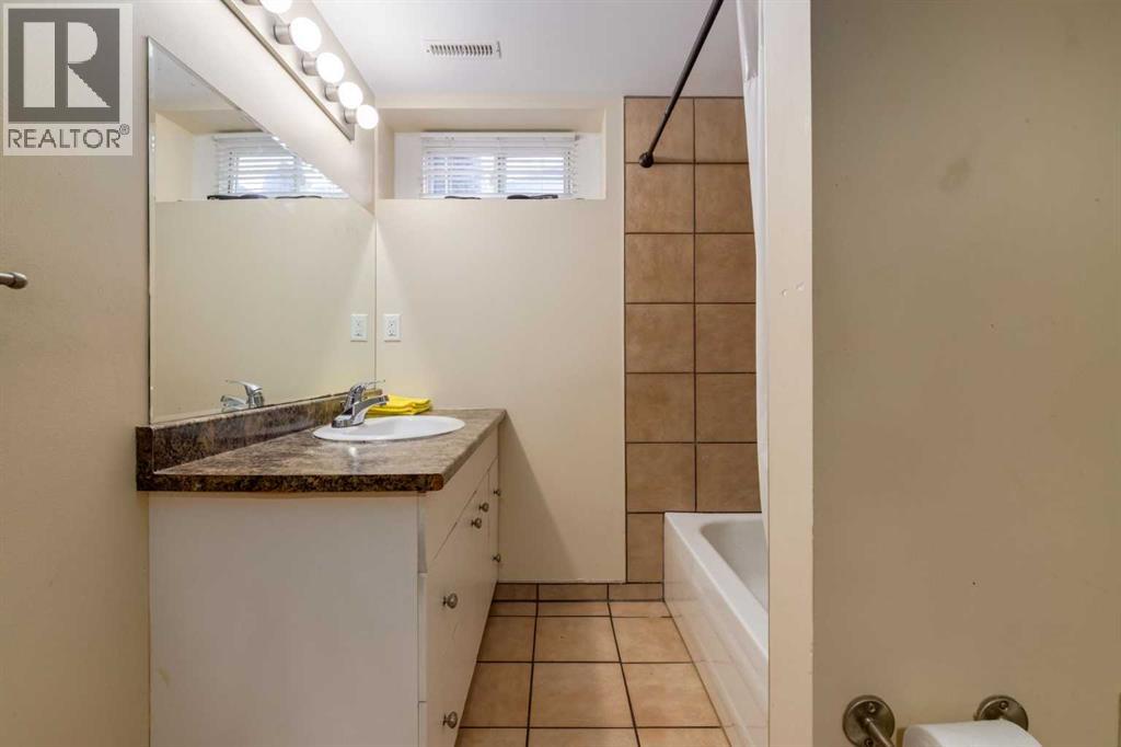 
          1321 39 Street Southeast
            <br/>
            <span>Calgary</span>
            , 
            <span>AB</span>
             <span>T2A1H6</span>
         - Photo 25