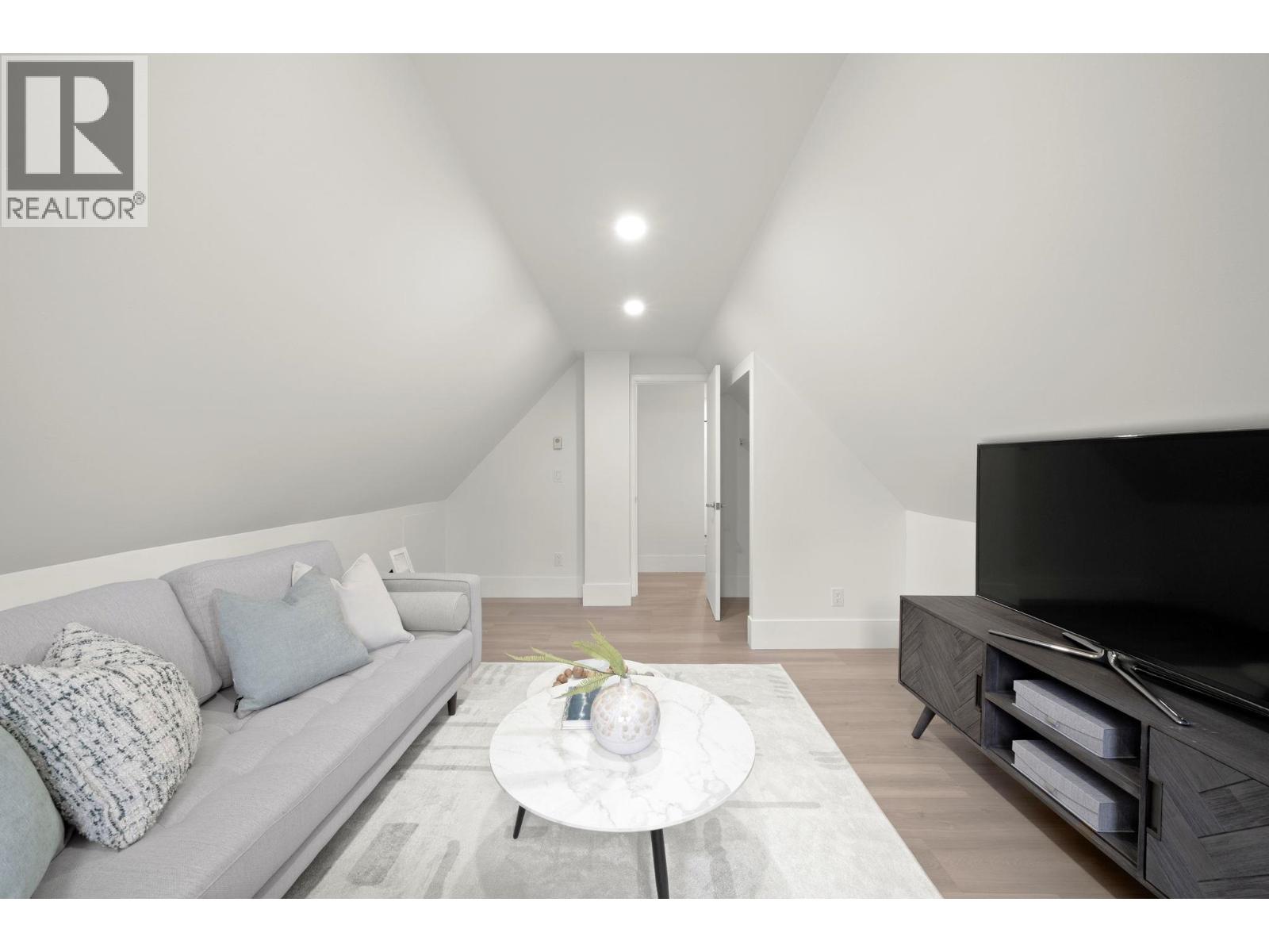 115 WARRICK STREET, Coquitlam