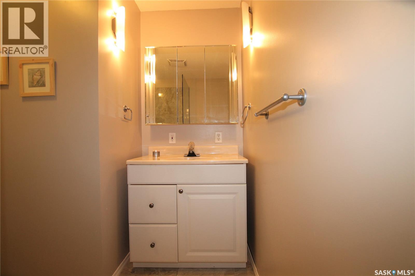 130 Marine DRIVE — photo 16