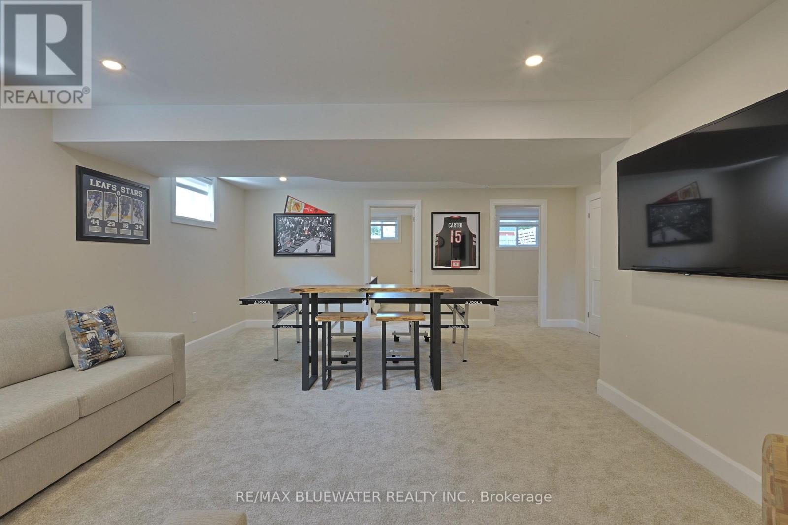 Single Family House Bungalow for Sale in  BROAD STREET North Middlesex (Parkhill) 