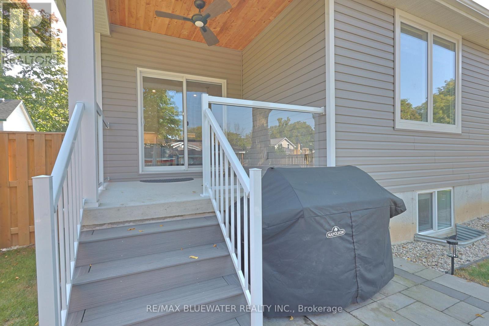 Single Family House Bungalow for Sale in  BROAD STREET North Middlesex (Parkhill) 