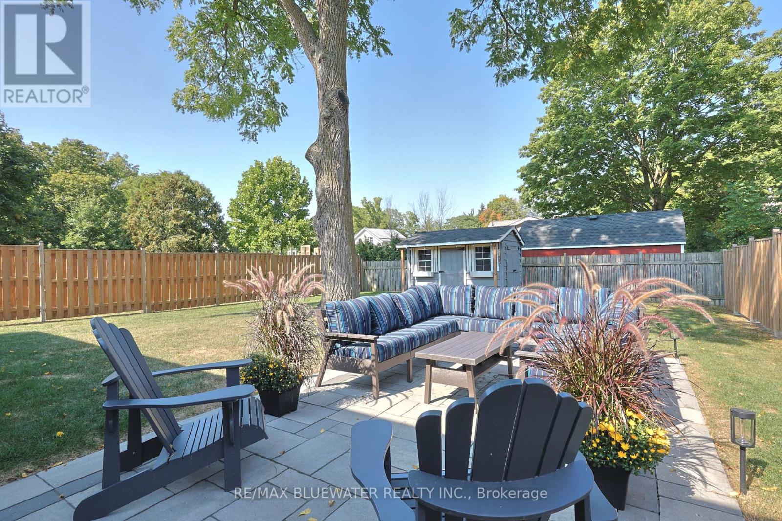 Single Family House Bungalow for Sale in  BROAD STREET North Middlesex (Parkhill) 