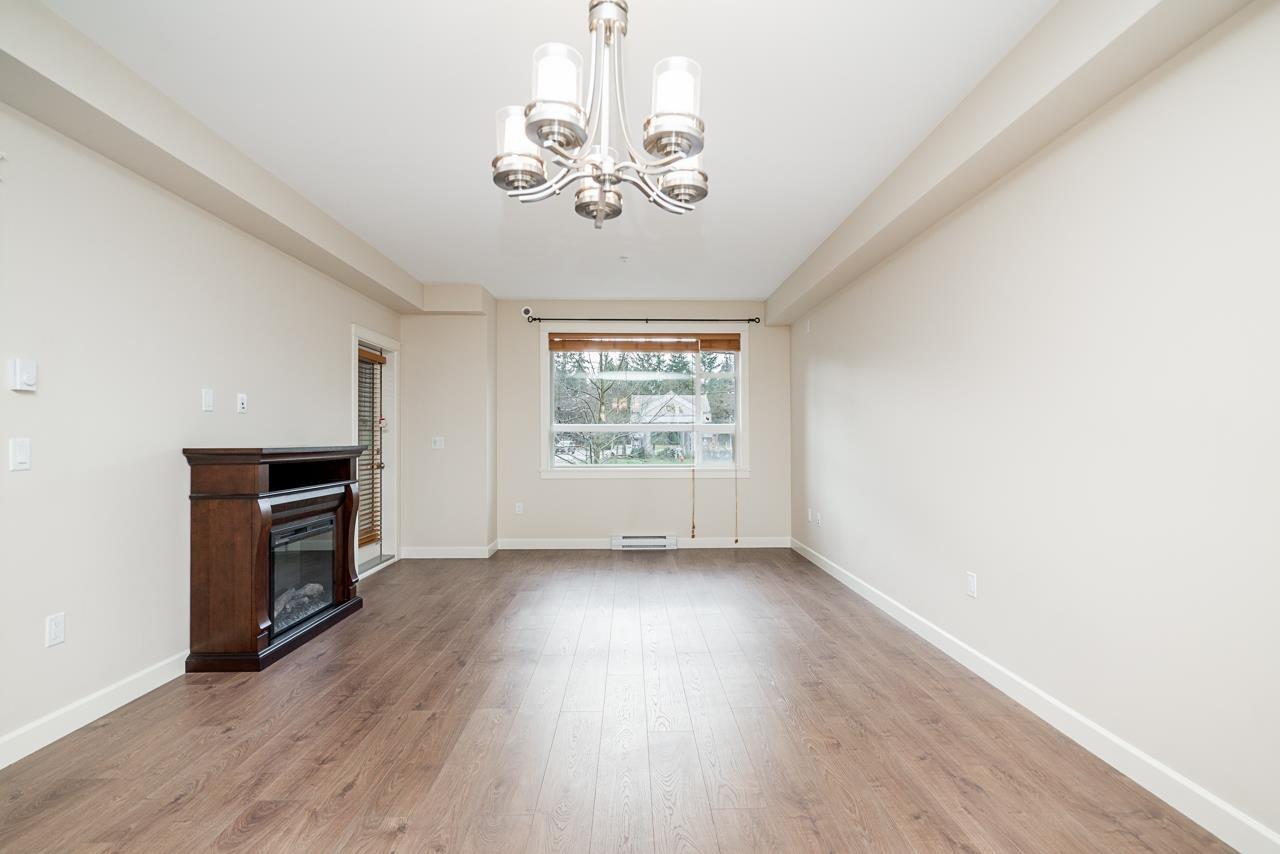 210 14588 MCDOUGALL DRIVE, White Rock