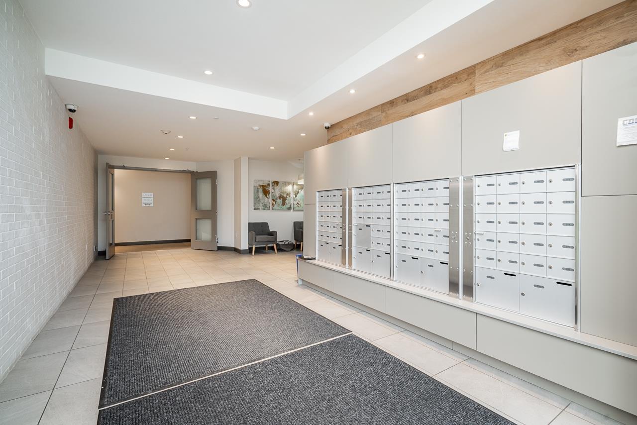 210 14588 MCDOUGALL DRIVE, White Rock