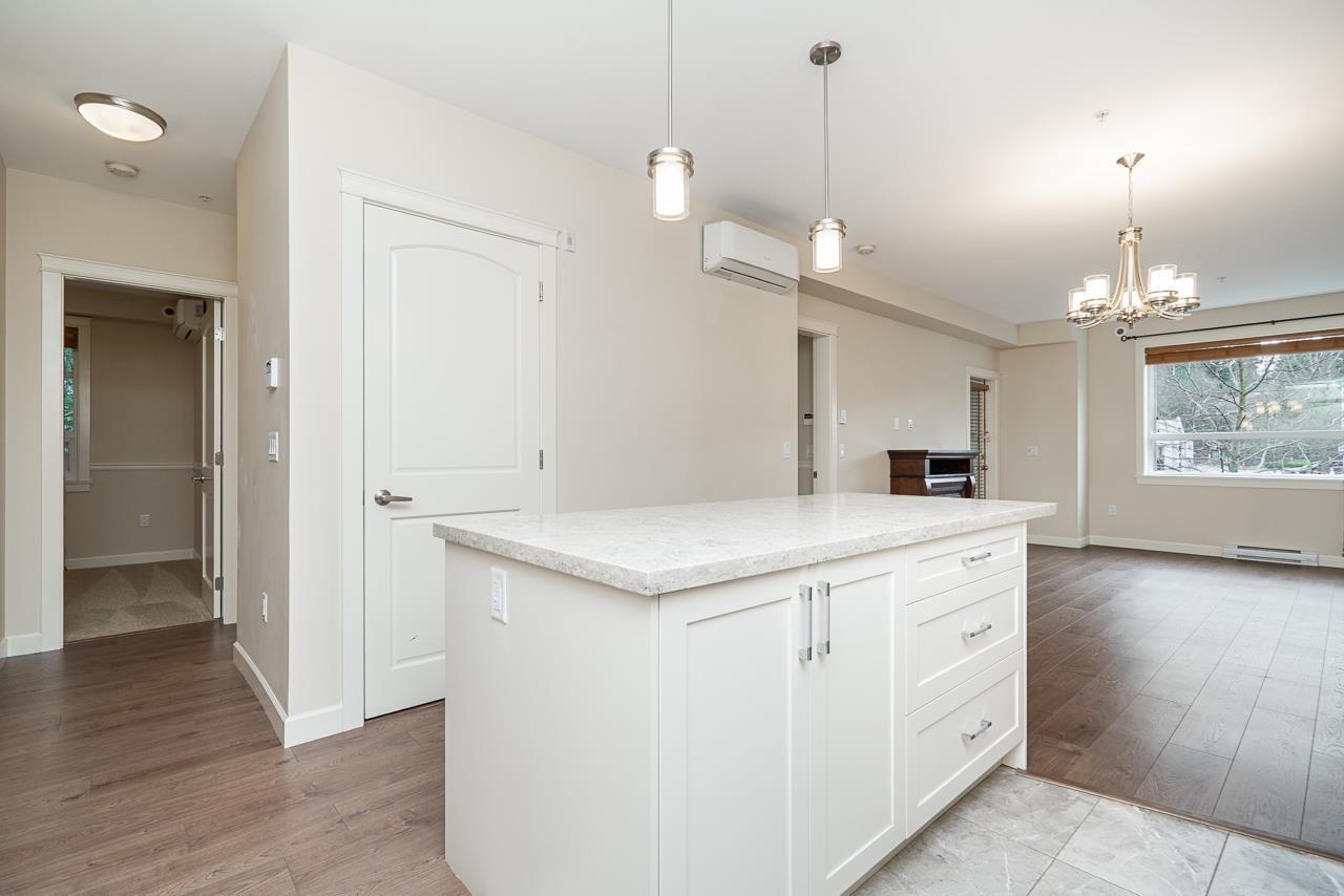 210 14588 MCDOUGALL DRIVE, White Rock