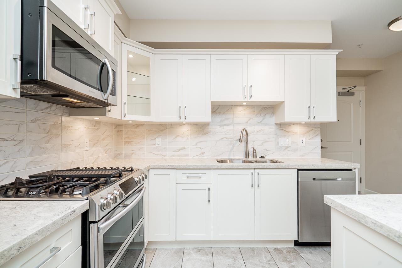 210 14588 MCDOUGALL DRIVE, White Rock