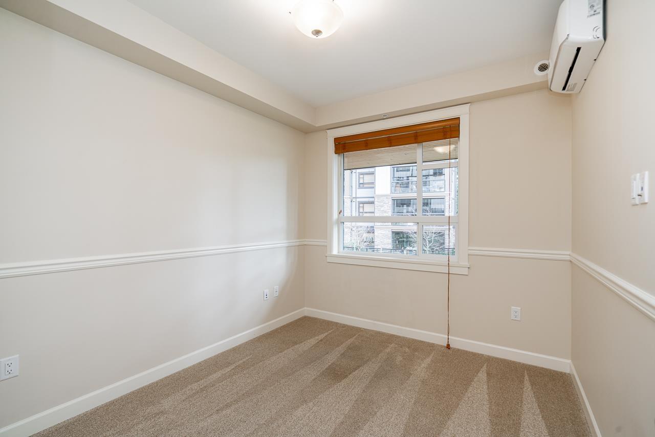 210 14588 MCDOUGALL DRIVE, White Rock